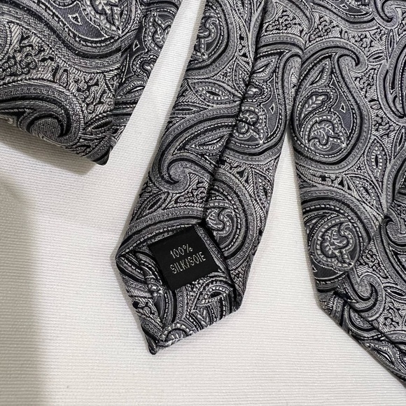 Bachrach Paisley Tie - Picture 2 of 4